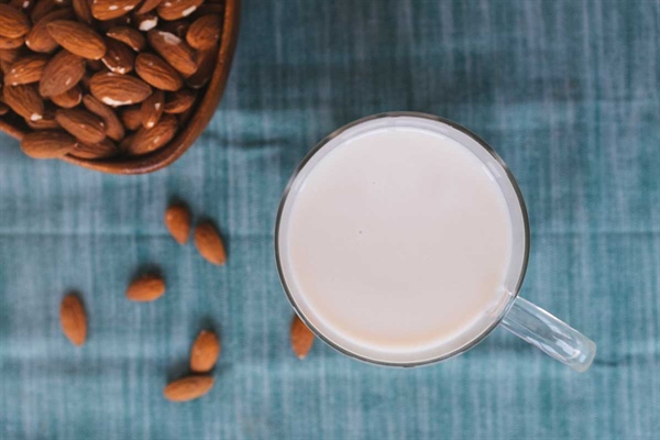 Mandelmjölk – recept egen mandeldryck